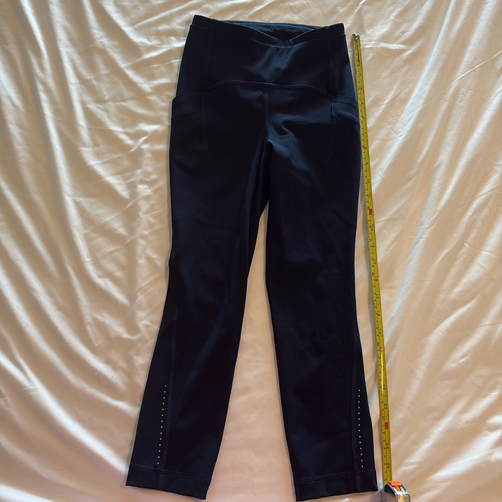 VGUC size 0 navy blue Lululemon leggings.